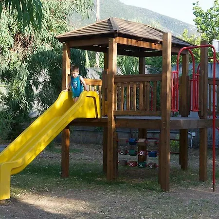 Camping Karavomilos *