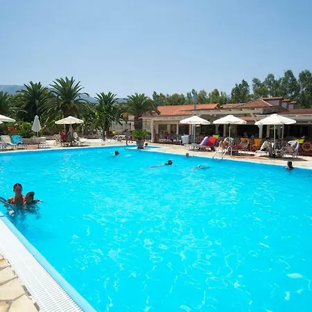 Camping Karavomilos *